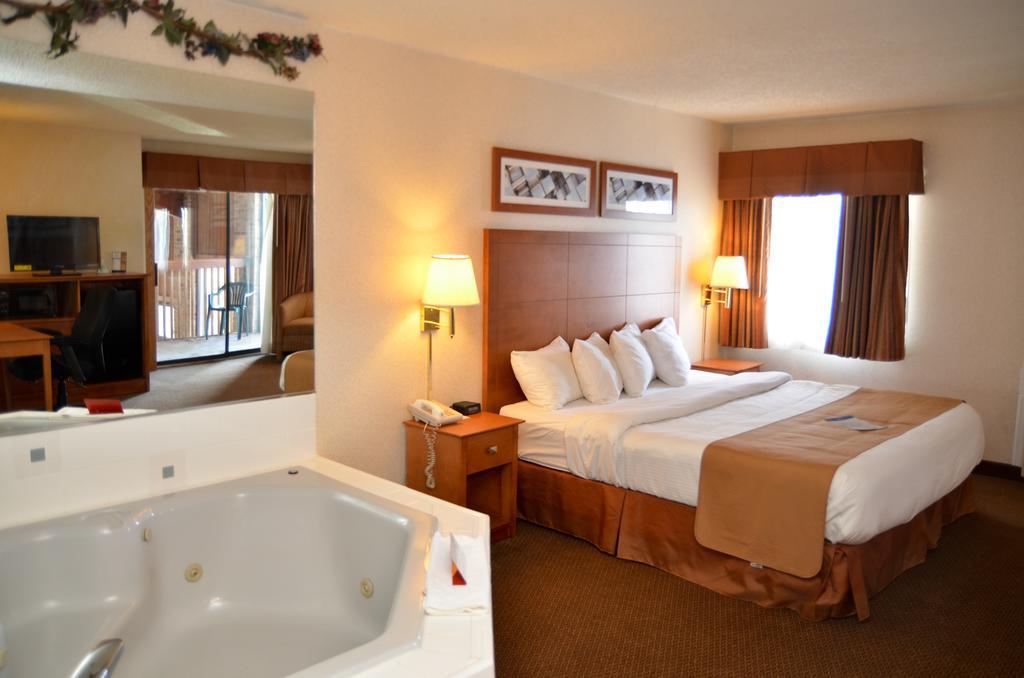 Deluxe King Suite
