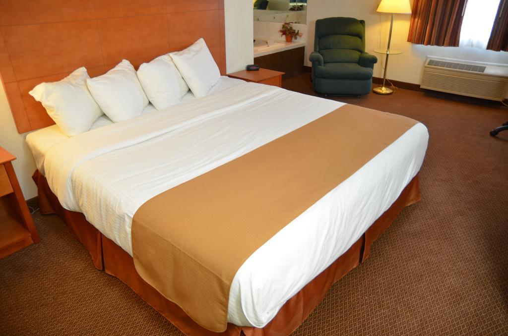 Deluxe King Suite