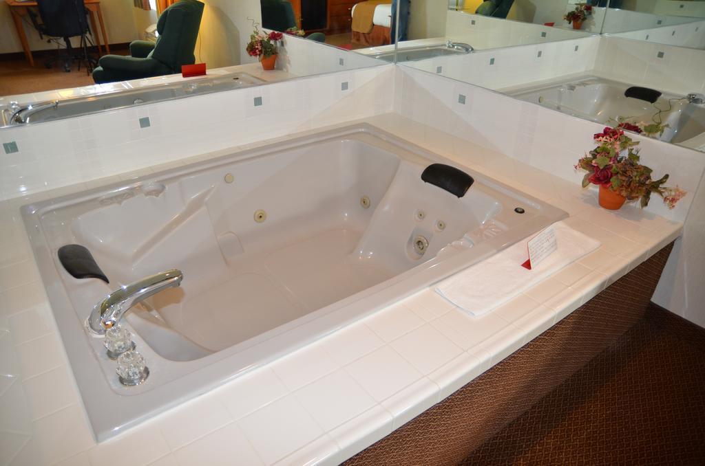 Deluxe King Suite