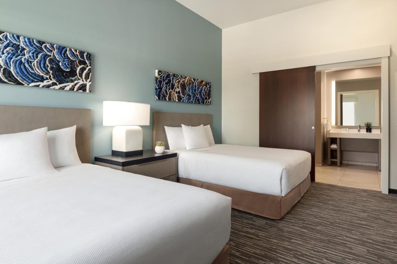 One Bedroom Kitchen Suite Two Queen Beds Sofa Bed