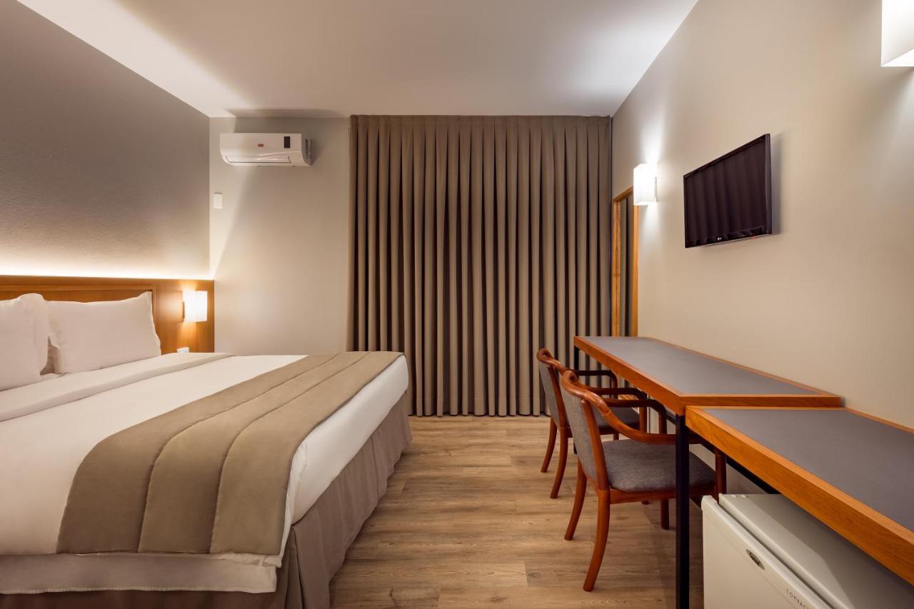 Quarto com Cama de Casal ou 2 de Solteiro