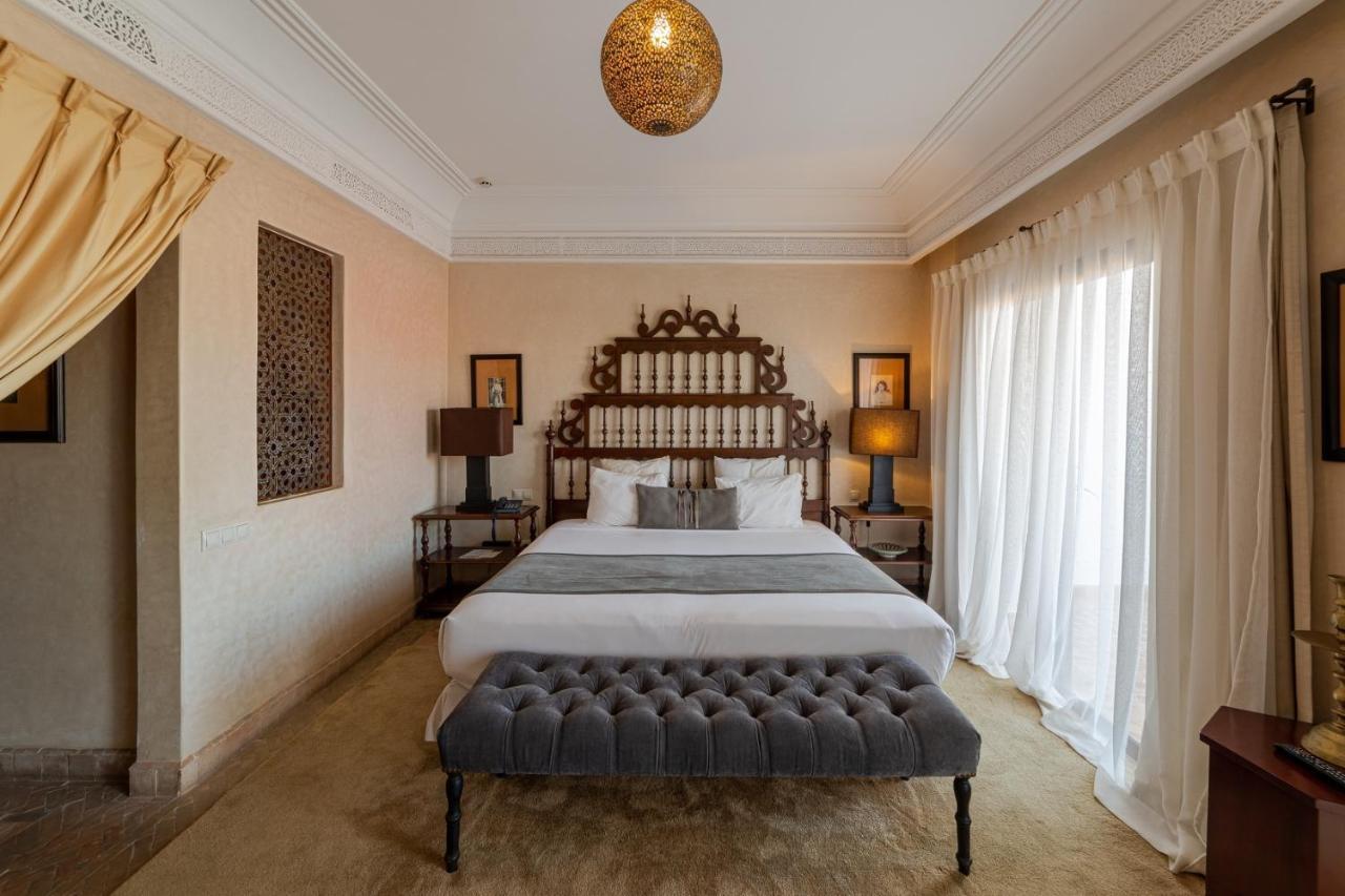 De Luxe Room Side Sea View
