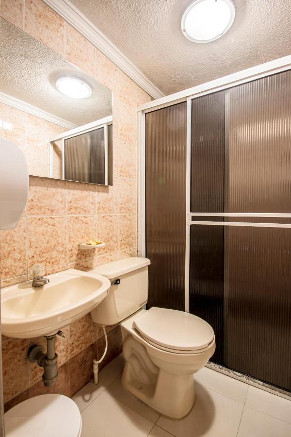 Family Room Private Bathroom