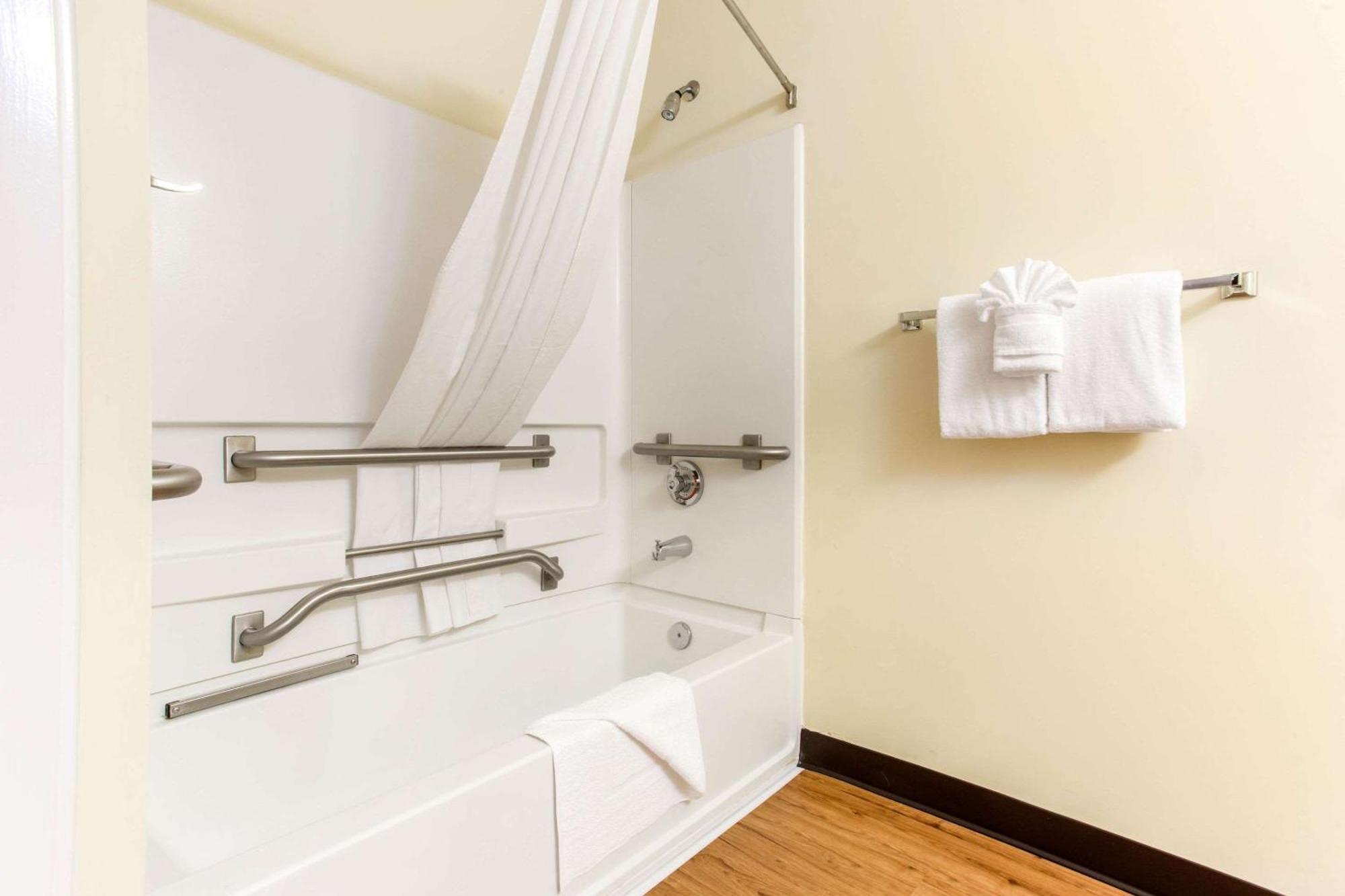 Queen Room Disability Access Smoking Kitchen