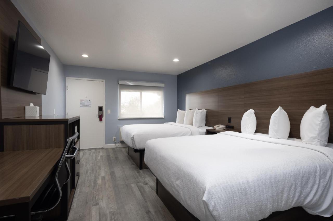 Queen Room with Two Queen Beds - Non-Smoking