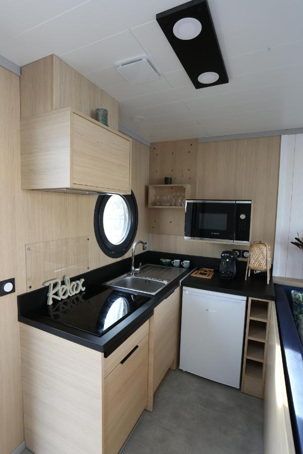 One-Bedroom LodgeBoat Yacht Club Side
