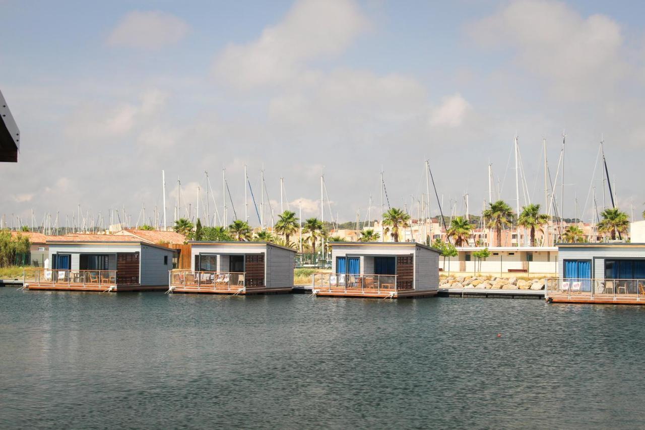 One-Bedroom LodgeBoat Yacht Club Side
