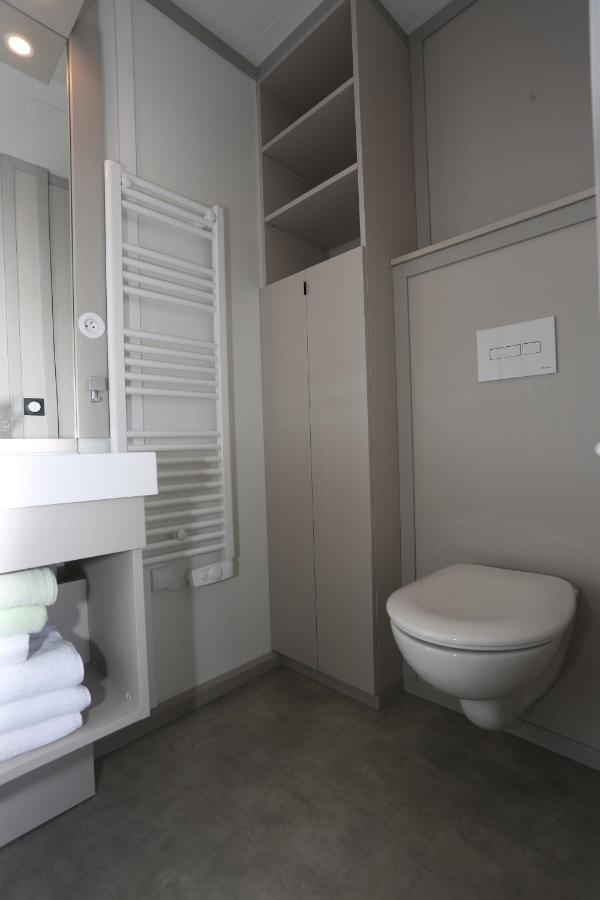Two-Bedroom LodgeBoat Yacht Club Side