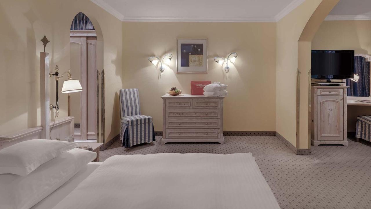 Deluxe Doppelzimmer mit Poolblick