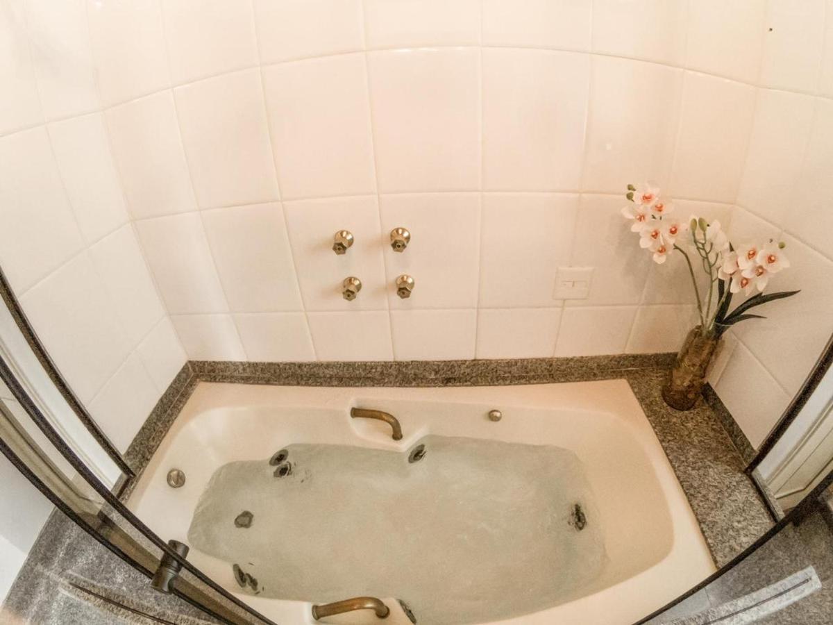 Suíte Deluxe com Banheira de Hidromassagem