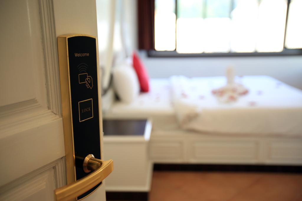 Suite Balcony,114326540:JPEG