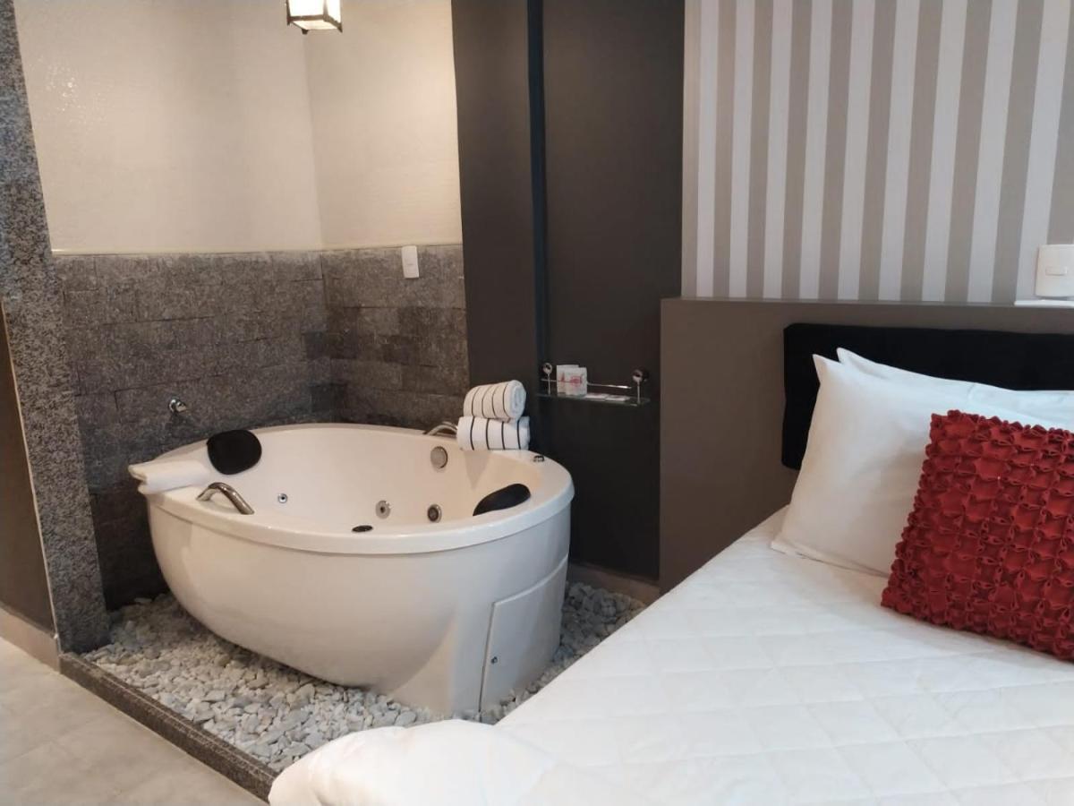 Suíte Deluxe com Banheira de Hidromassagem