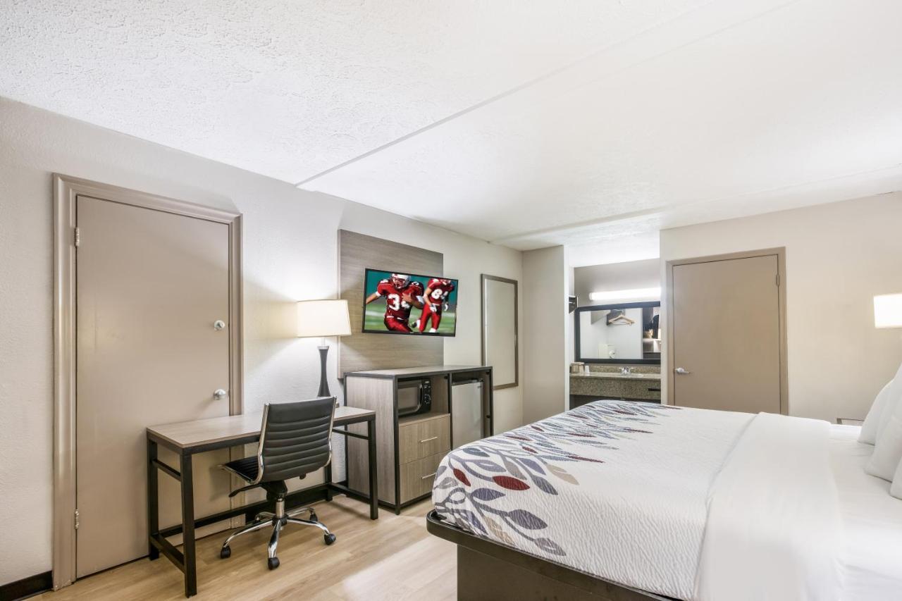 Deluxe King Room Disability Access Non-Smoking