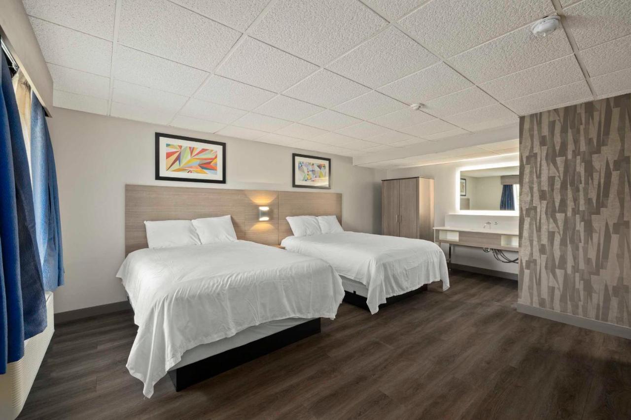Standard Queen Room