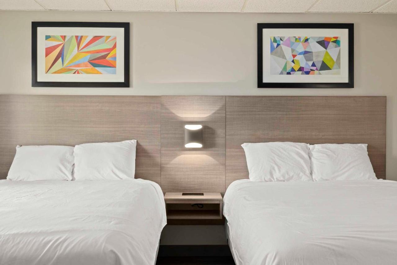 Standard Queen Room