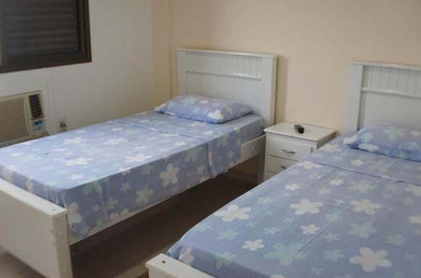 Quarto com 2 Camas de Solteiro