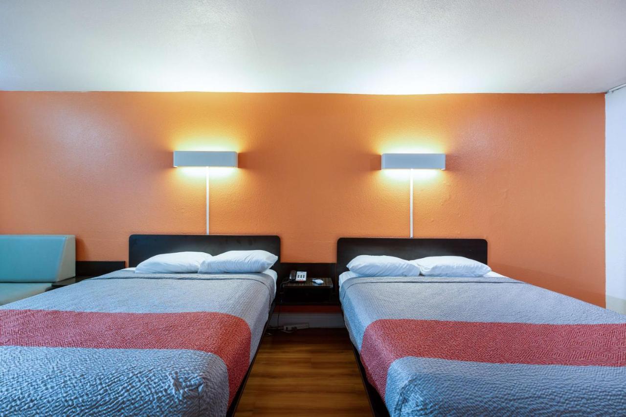 Deluxe Queen Room with Two Queen Beds - Non-Smoking