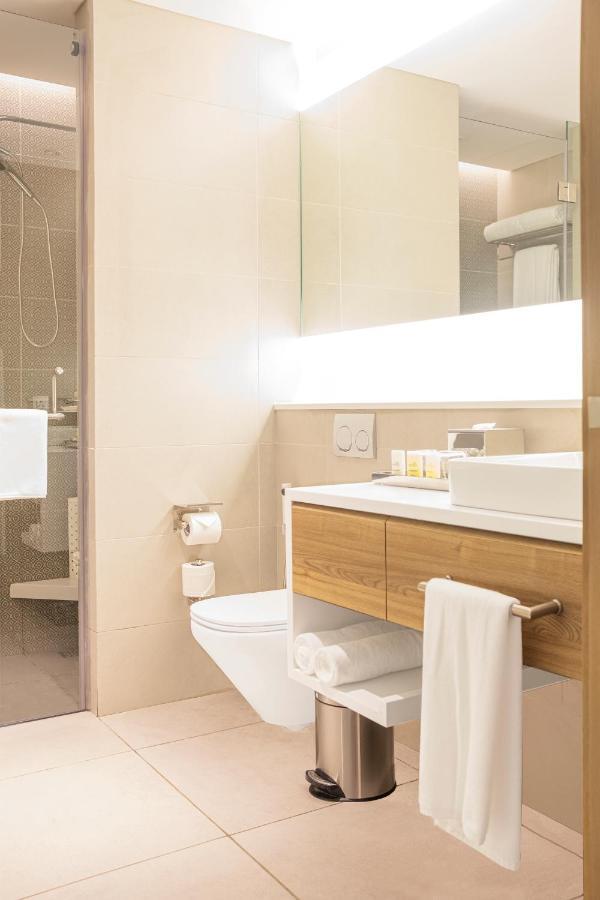King Room with 15% disc on Food, Soft Beverages & Laundry