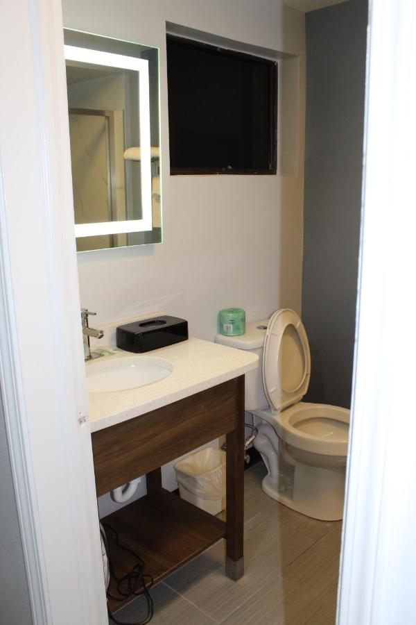 King Room - Accessible/Non Smoking