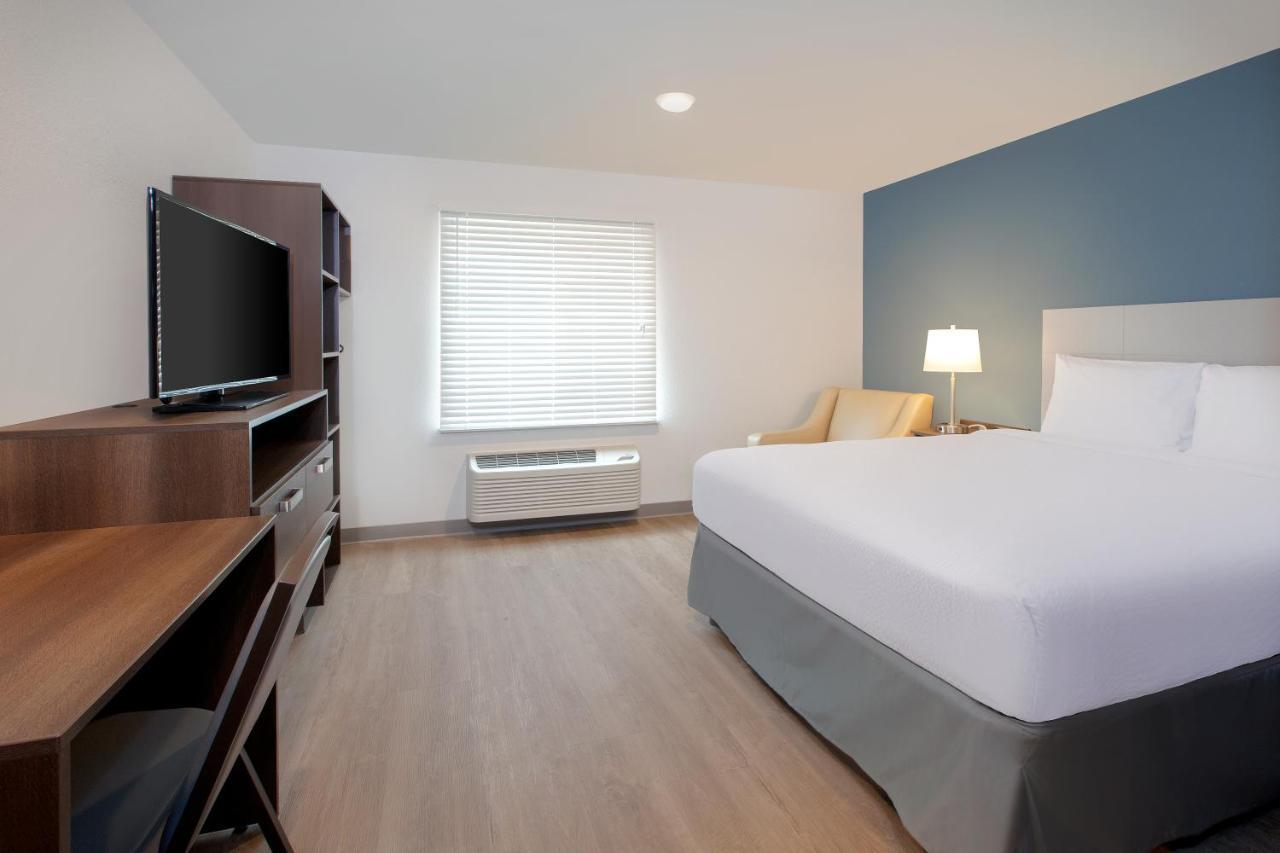Queen Suite with Roll In Shower - Mobility Accessible/Non Smoking