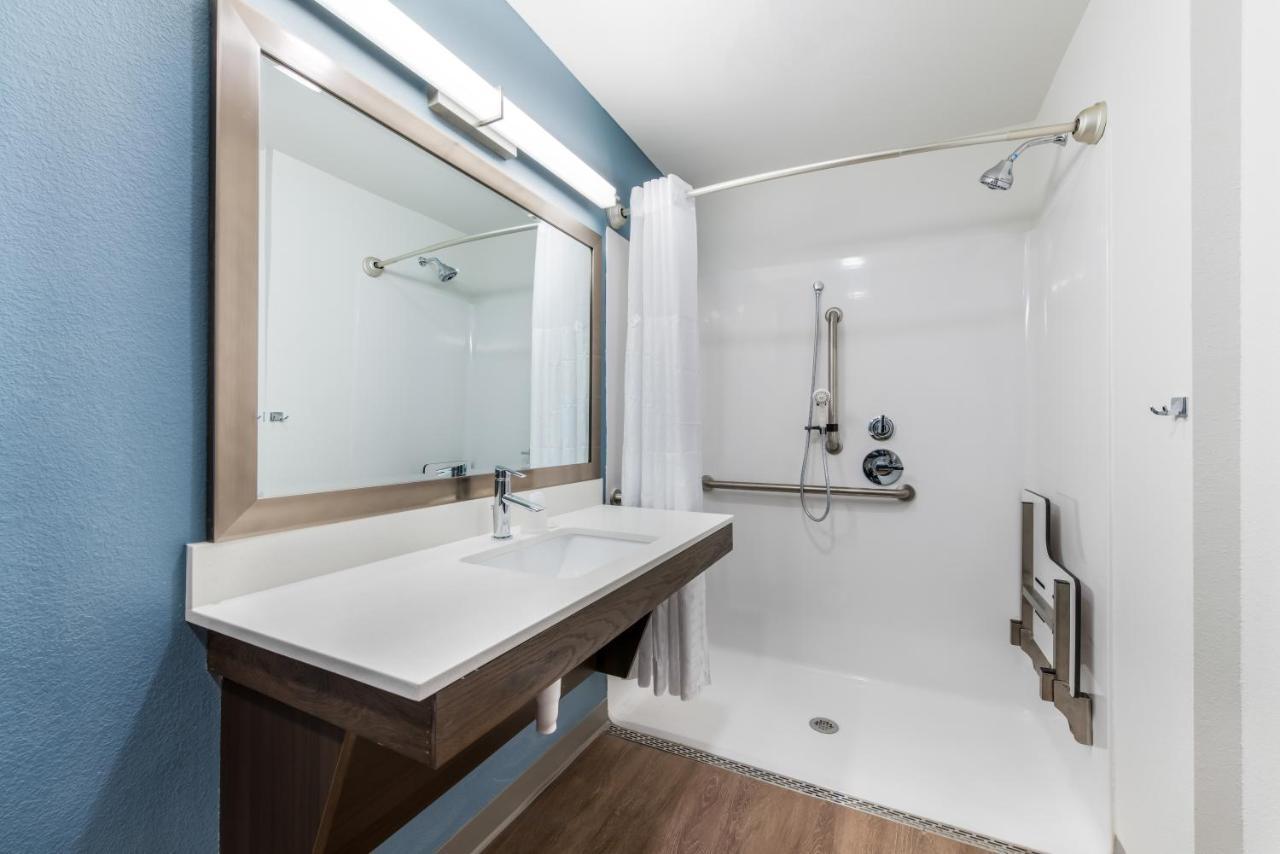 Queen Room Roll Shower Accessible or Non-Smoking
