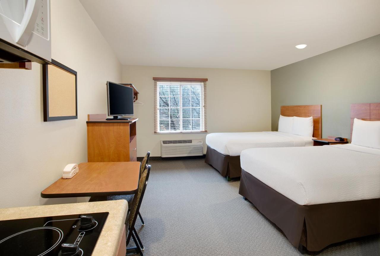 Queen Suite Two Queen Beds Smoking