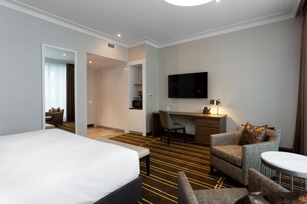 Classic Room 1 King Bed