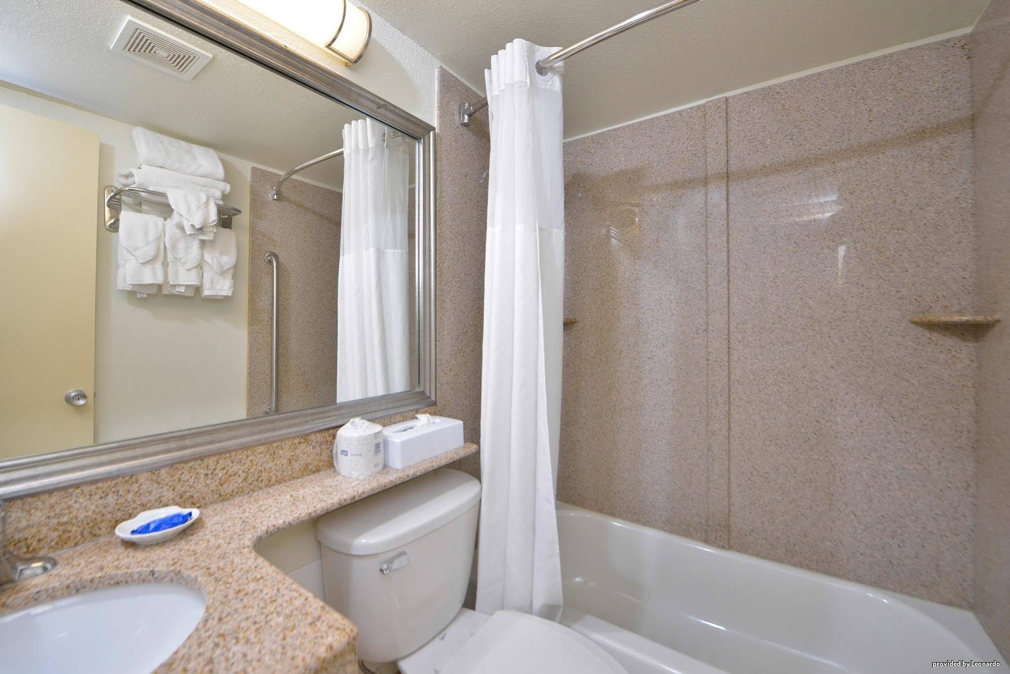 One Bedroom Queen Suite Two Queen Beds Kitchen Non smoking
