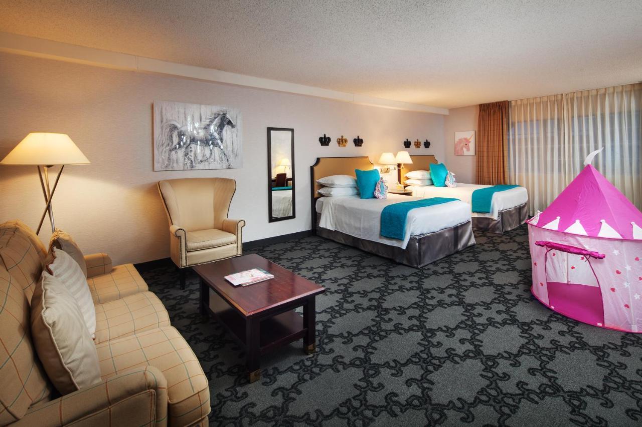 Junior Queen Suite Two Queen Beds