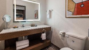 King Room with Mobility Access and Bathtub with Grab Bars, Non-Smoking