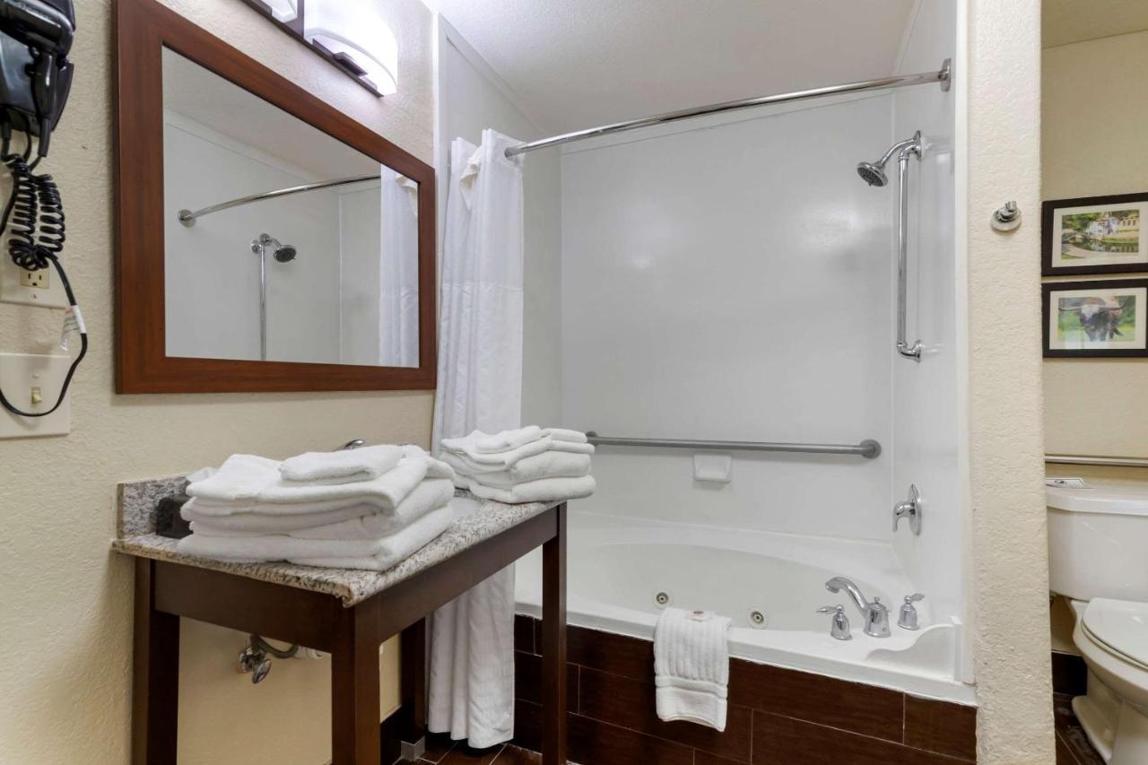 King Room - Accessible/Non-Smoking