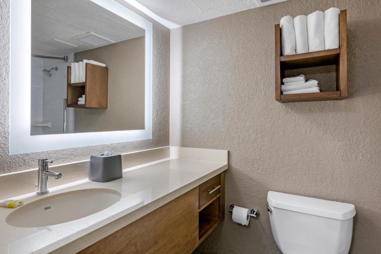 Two-Bedroom Suite with One King and Two Queen Beds