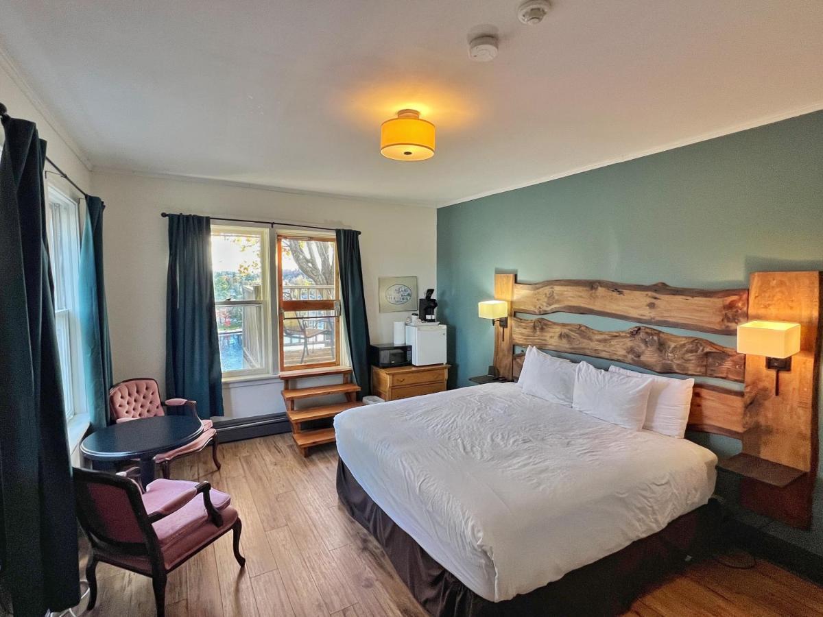 Superior King Room Lake View