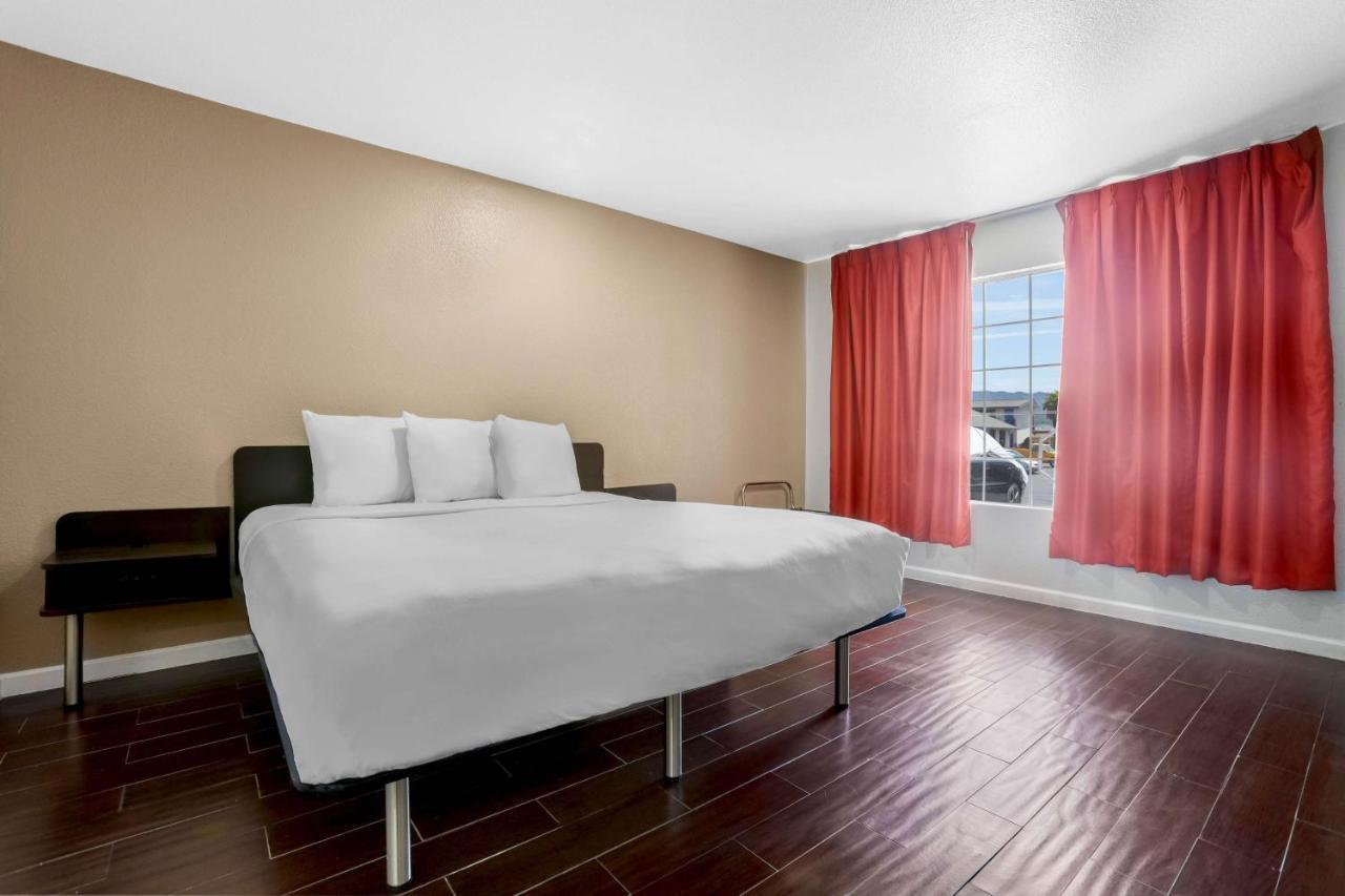 King Room - Non-Smoking