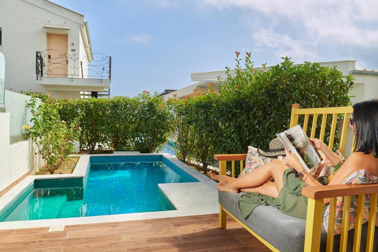 Junior Suite mit privatem Pool und Meerblick