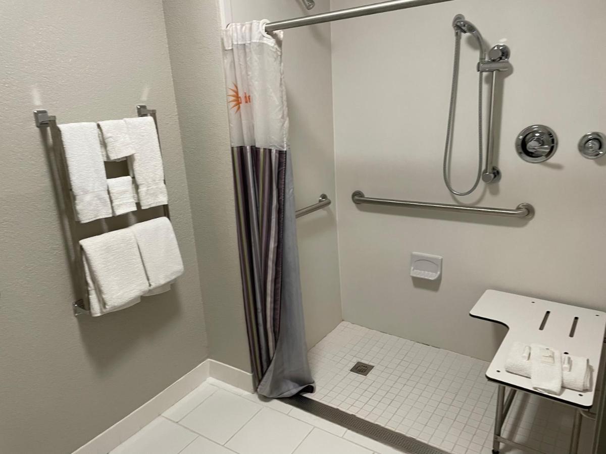 Double Room with Mobility Access and Roll-In Shower, Non-Smoking