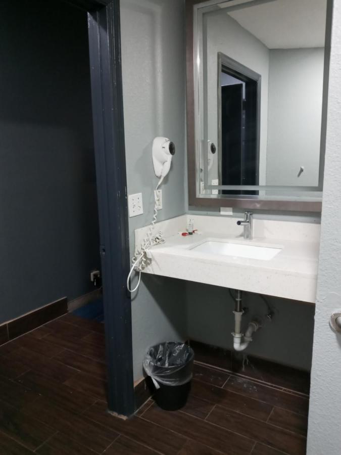 King Room Roll Shower Mobility Access or Non-Smoking