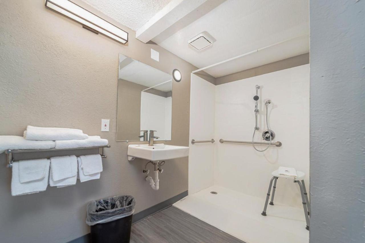 Queen Room with Two Queen Beds - Disability Access - Roll In Shower
