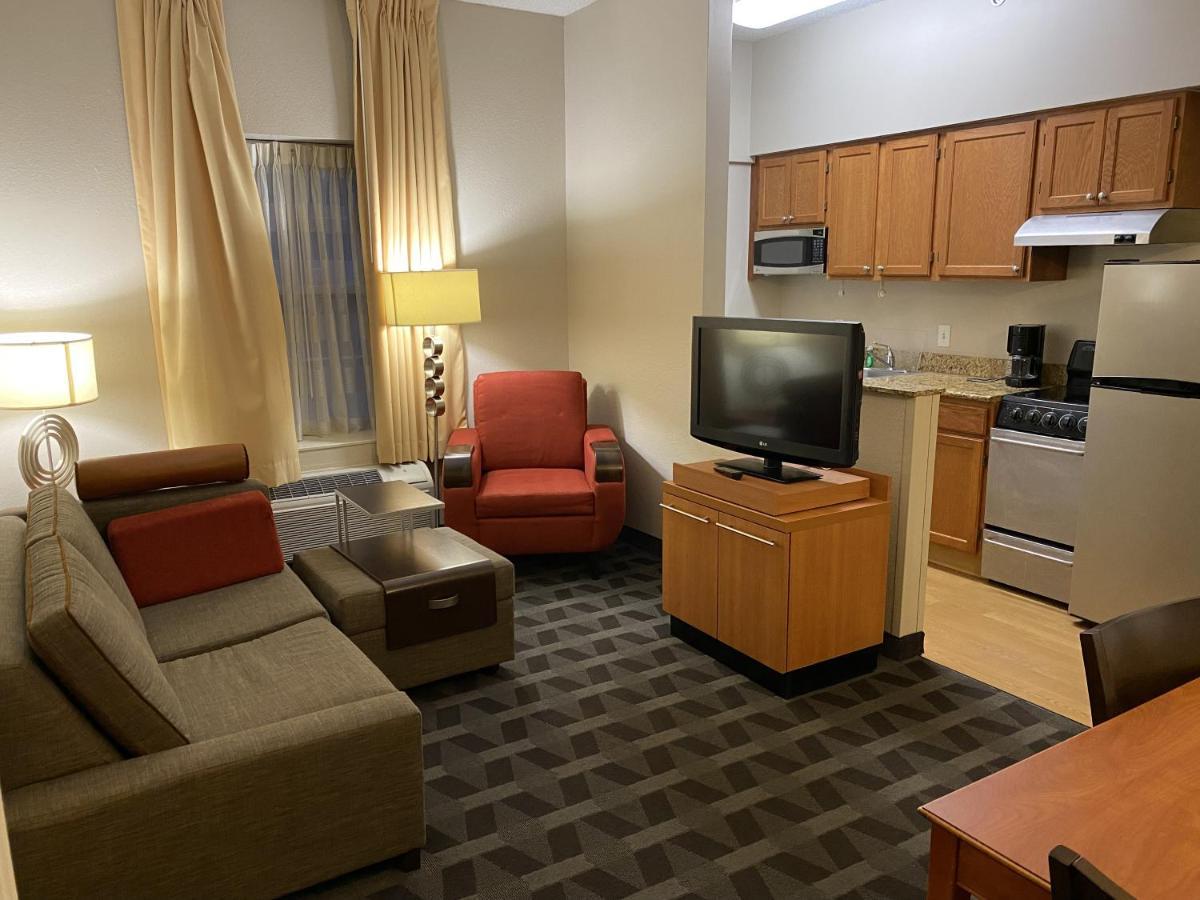 Queen Suite with Two Queen Beds - Non-Smoking