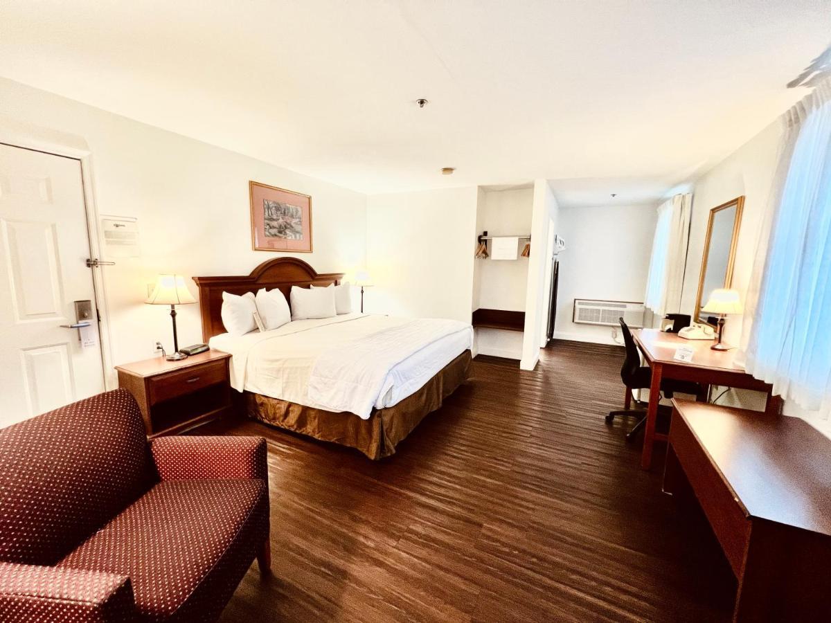 NonSmoking King 1st FL Village PET FRIENDLY