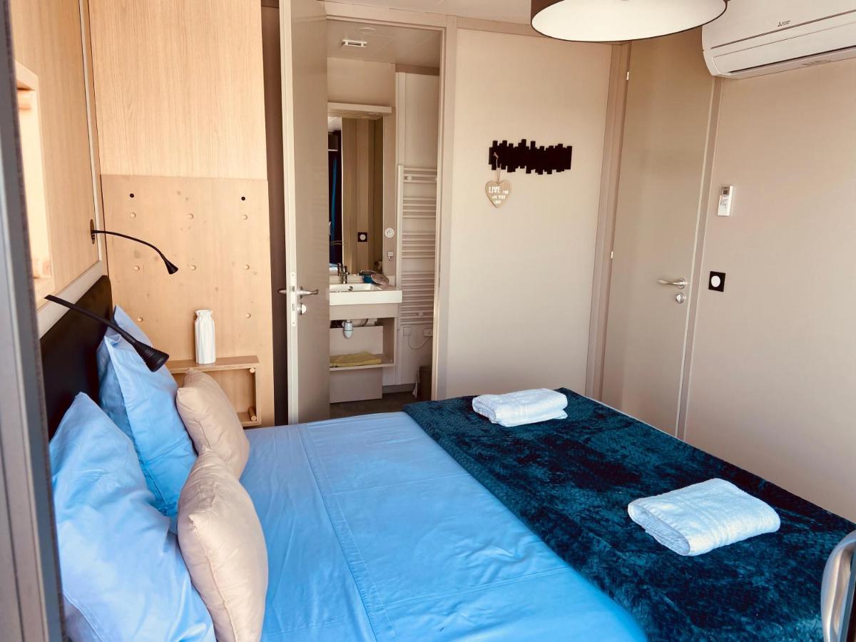 Two-Bedroom LodgeBoat Grand Large Side