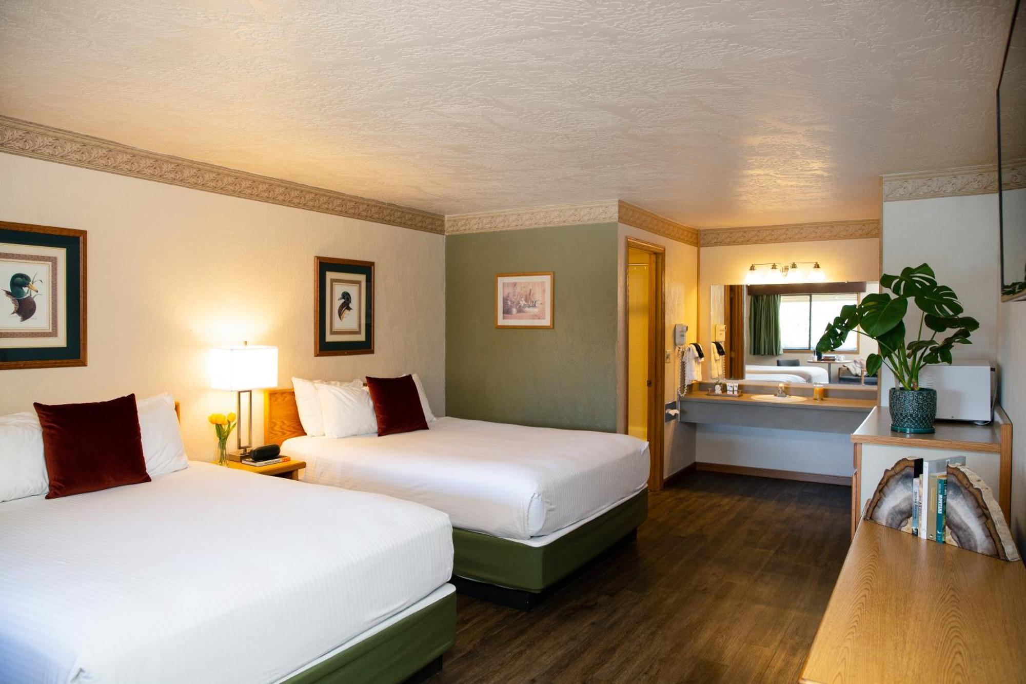Queen Room Two Queen Beds Non-Smoking