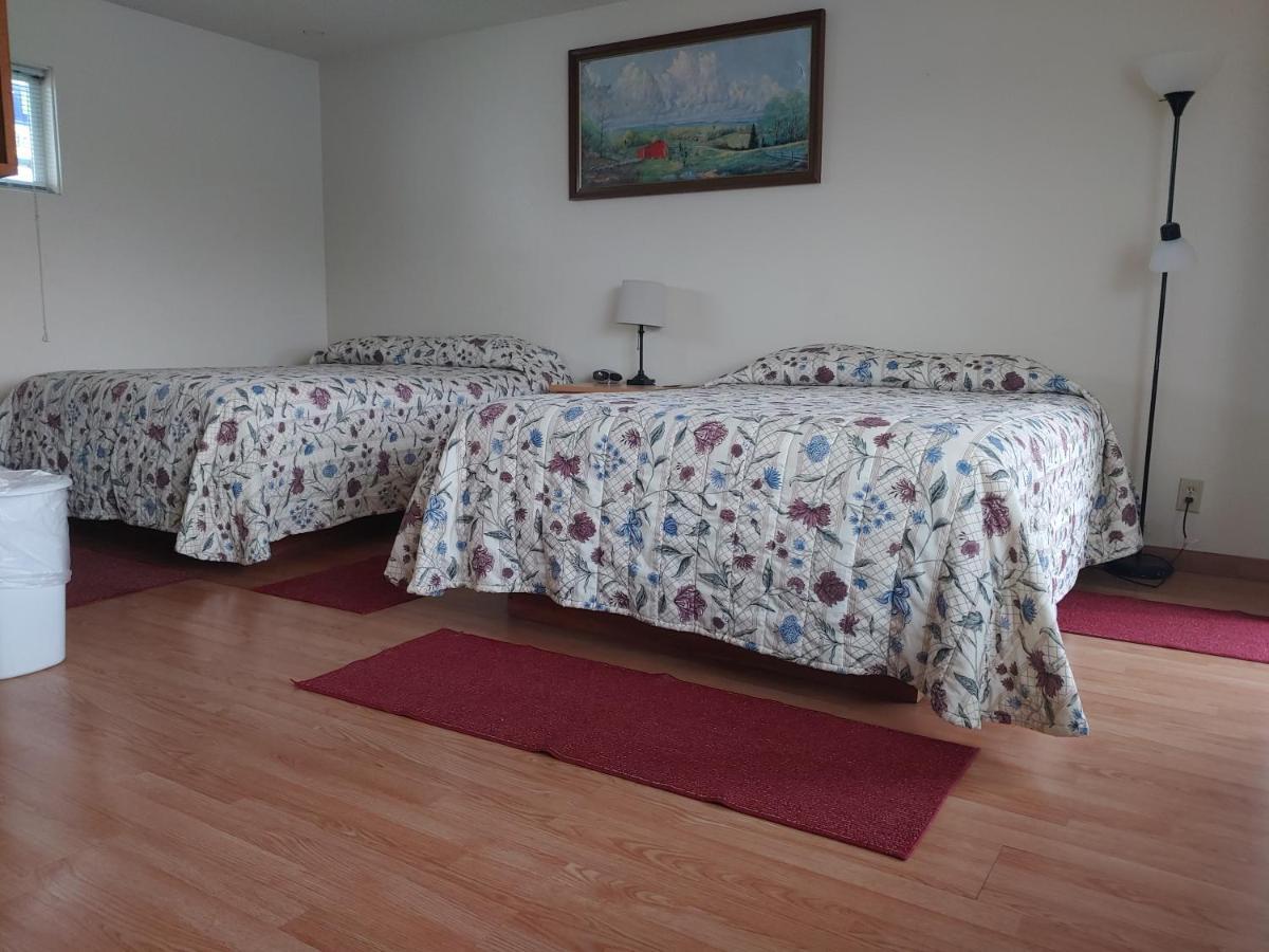 Two Queen Beds Mountain View Full Kitchen