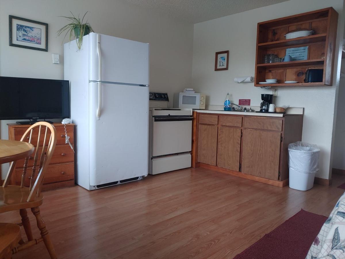 Two Queen Beds Mountain View Full Kitchen