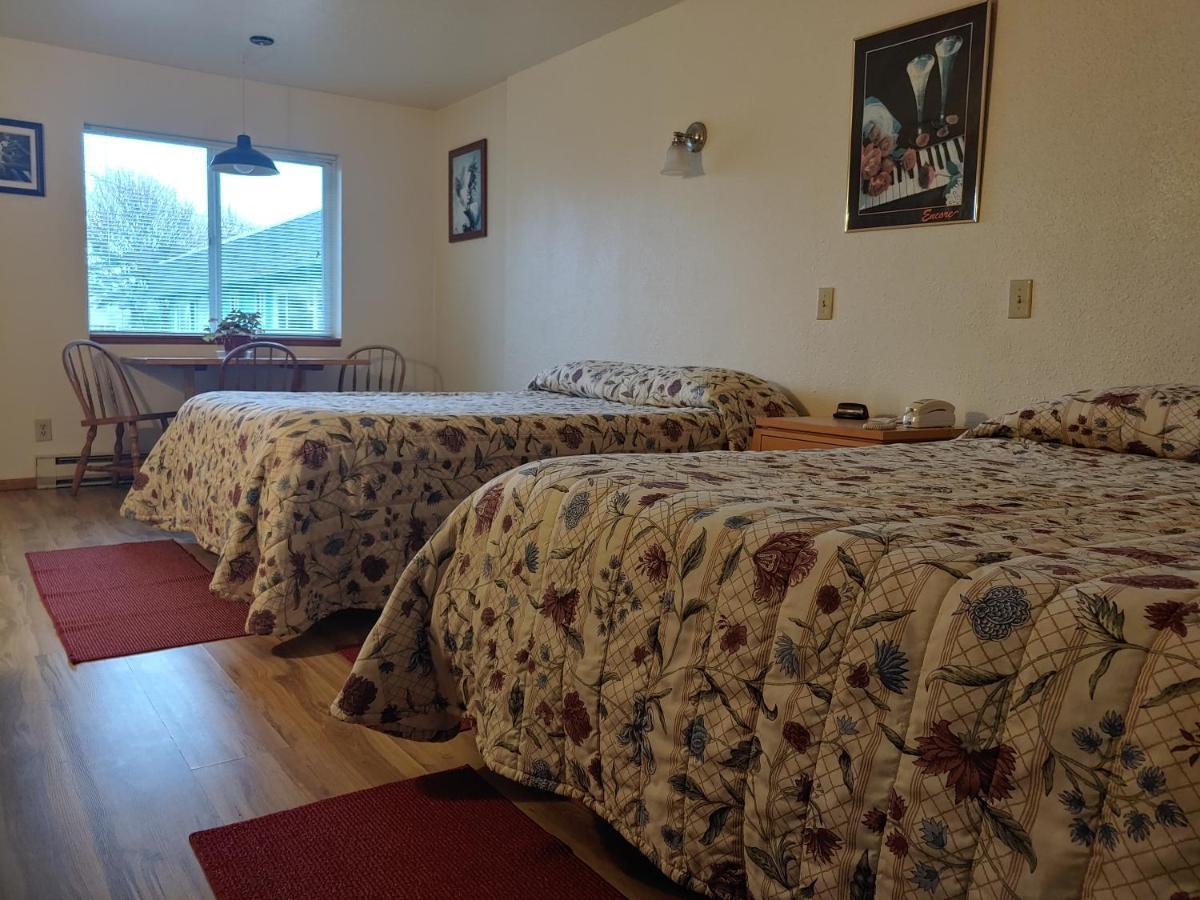 Standard Queen Room Two Queen Beds