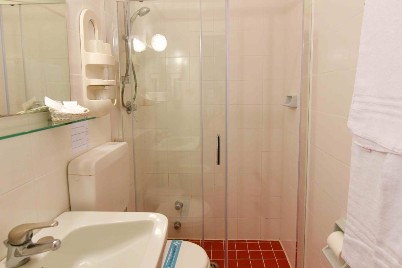 Double or Twin Room Lateral Sea View