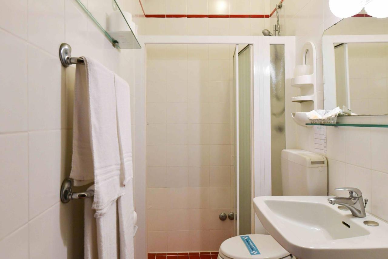 Double or Twin Room Lateral Sea View