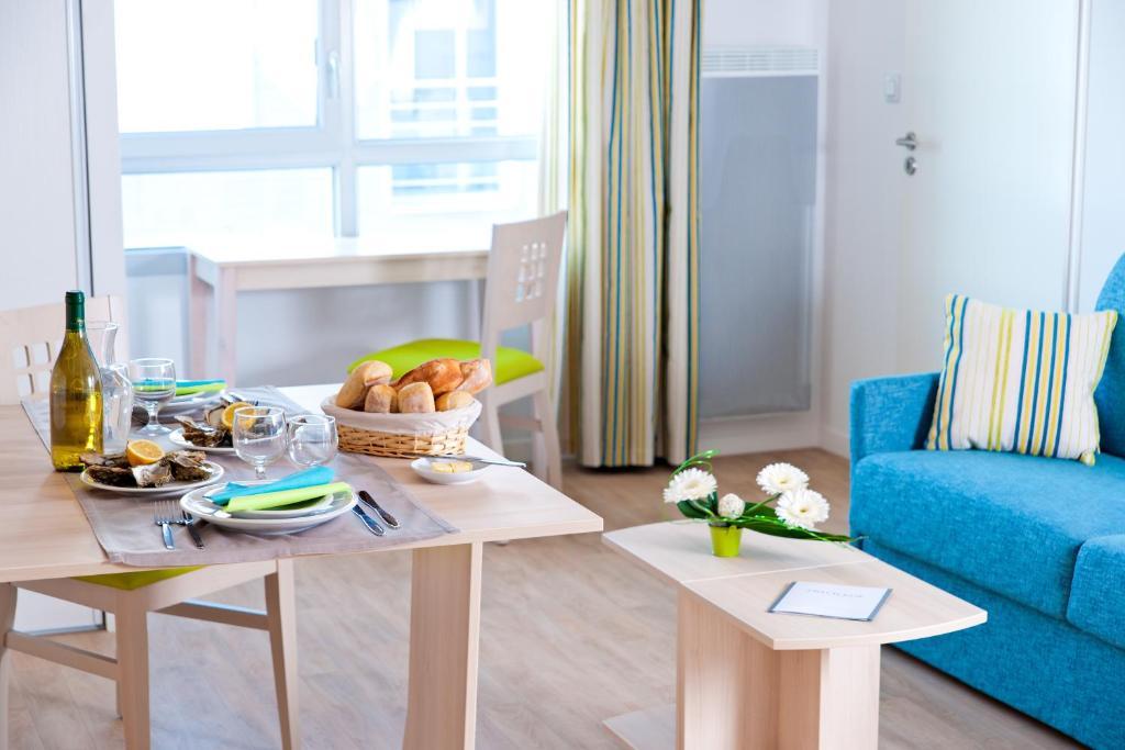 One-Bedroom Apartment &