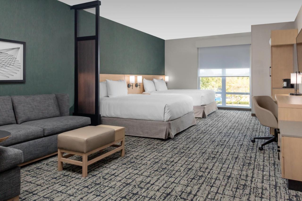 Queen Room Two Queen Beds Sofa Bed Accessible Tub