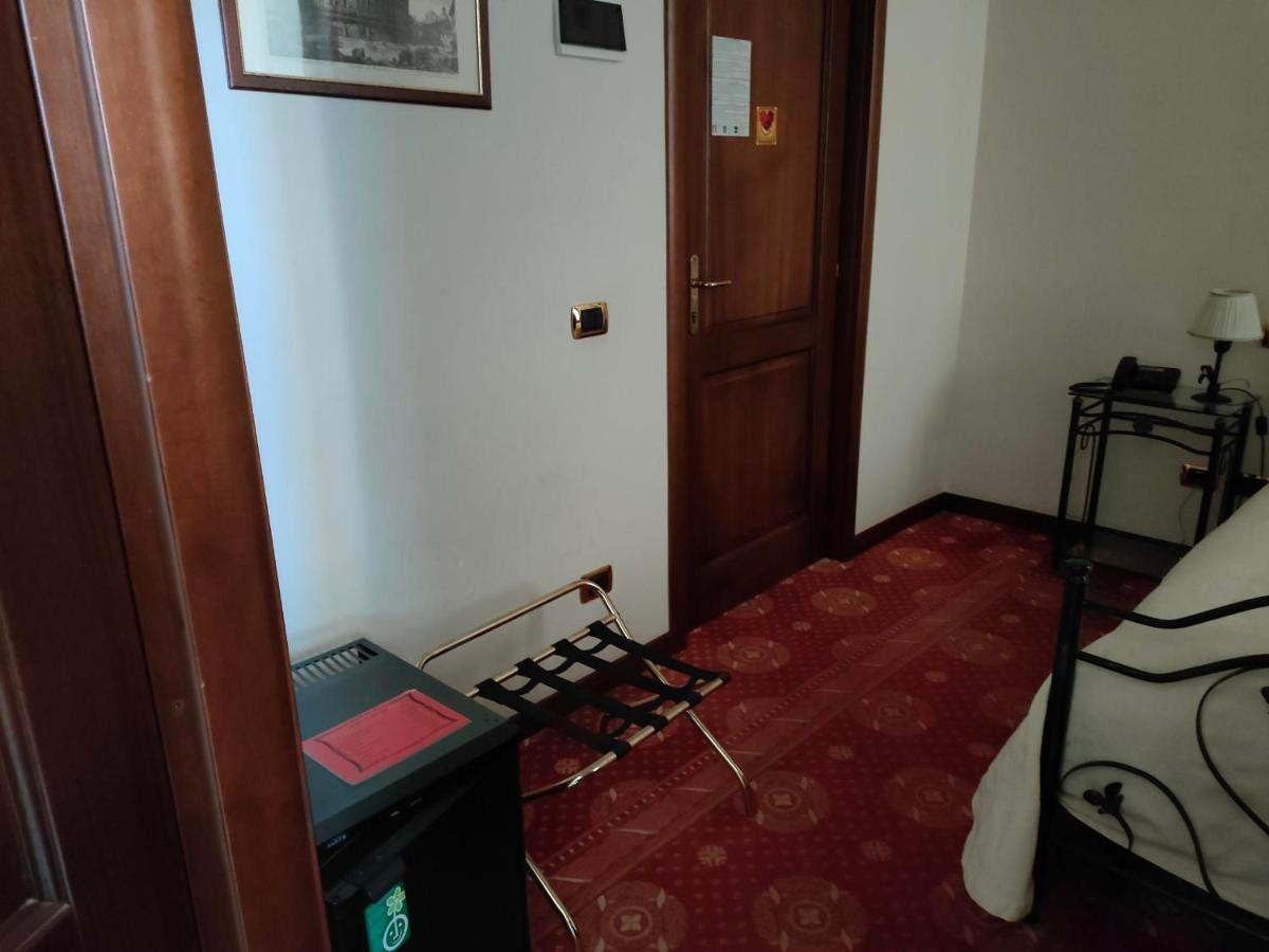 Standard Double Room,1186470058:JPEG